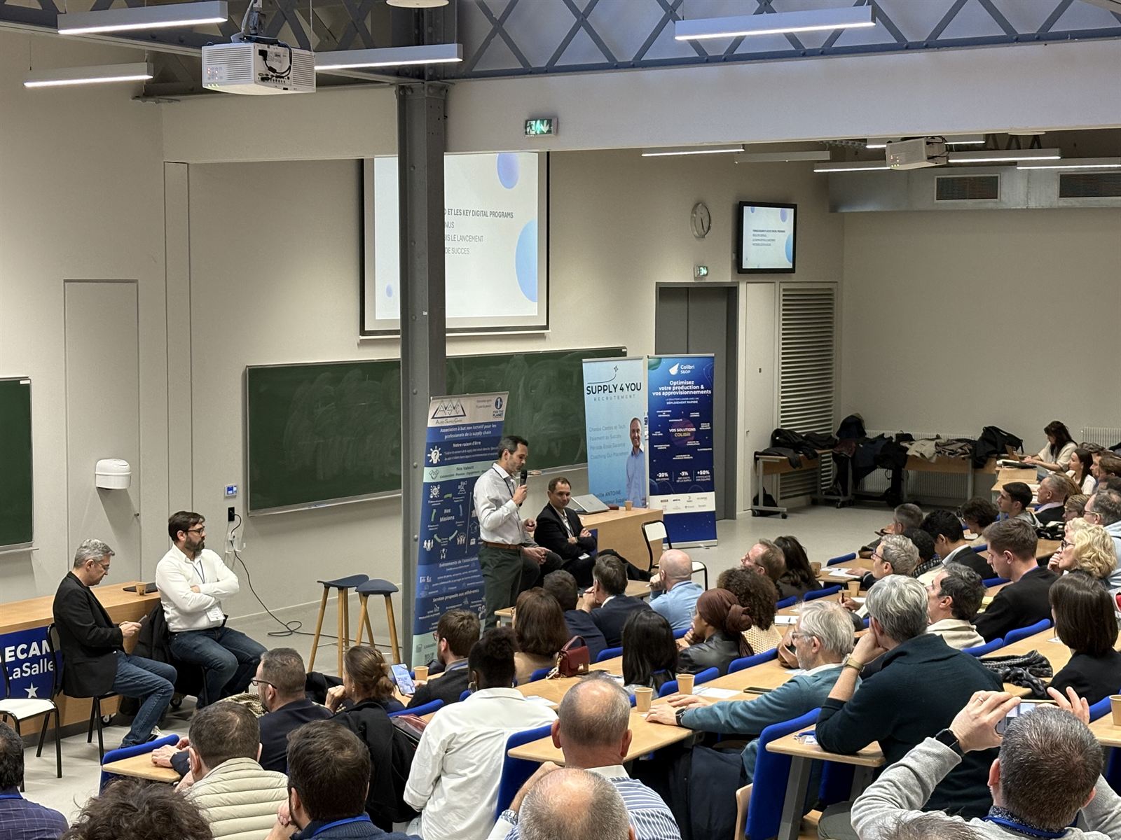 Conférence ALPES SUPPLY CHAIN devant un amphithéâtre rempli